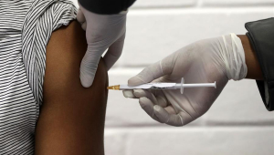 OMS não espera vacinação em massa contra Covid-19 até meio de 2021
