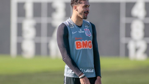 Léo Santos durante treinamento do Corinthians