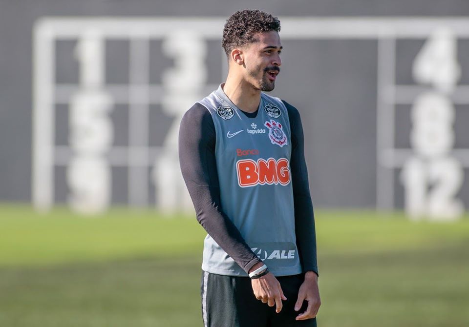 Léo Santos durante treinamento do Corinthians