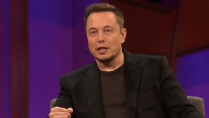 Elon Musk fala para platéia