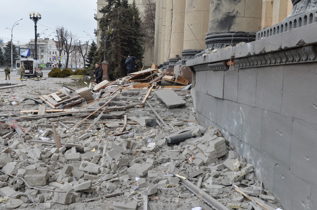 Destruição após bombardeio em Kharviv