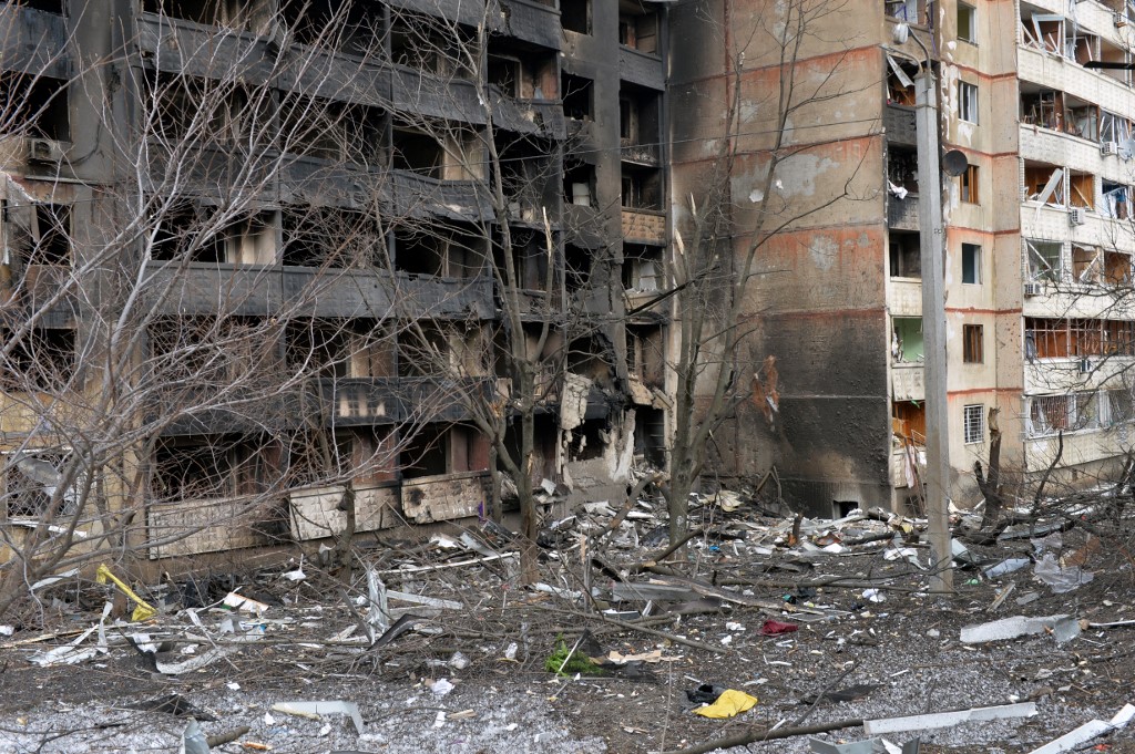 Prédio destruído pelo bombardeio do exército russo em Kharkiv