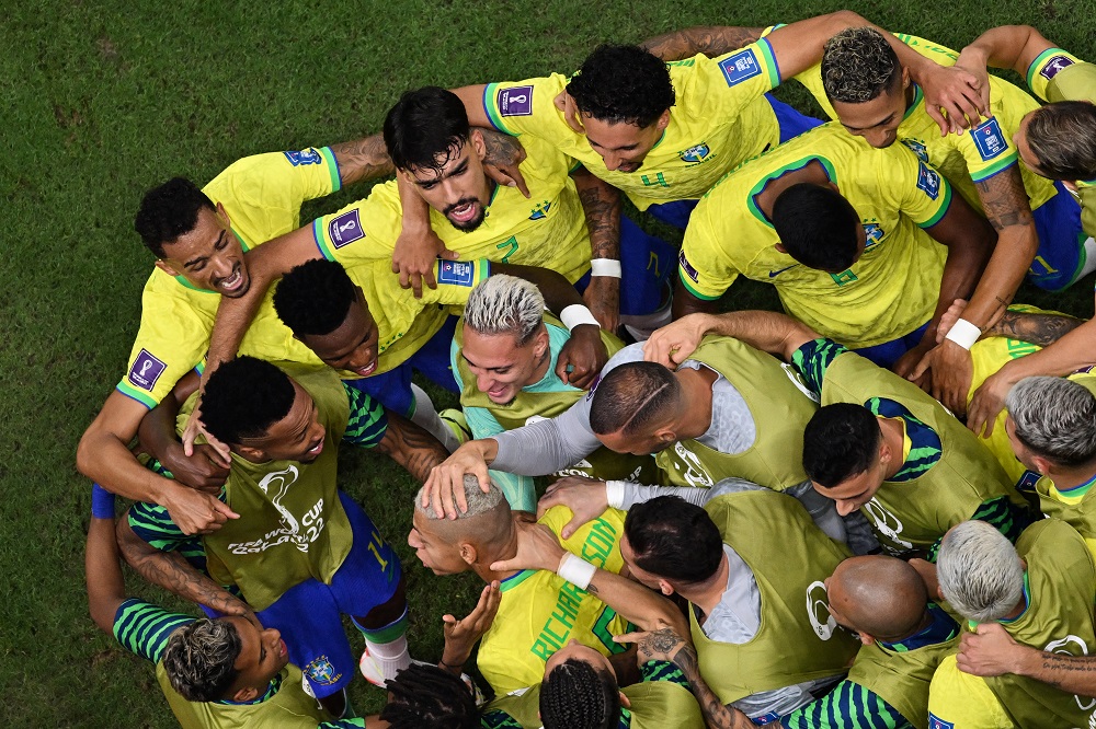 Em jogo de seis gols, Camarões e Sérvia empatam pelo grupo do Brasil
