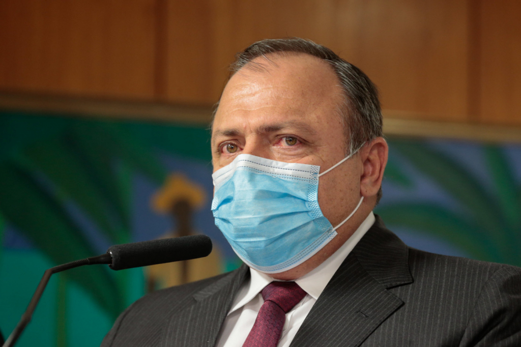 Ministro da Saúde, Eduardo Pazuello recebe alta de hospital e aguarda  resultado de exame da Covid-19 | Jovem Pan