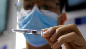 'Brasil não está atrasado na vacinação contra a Covid-19', afirma deputado