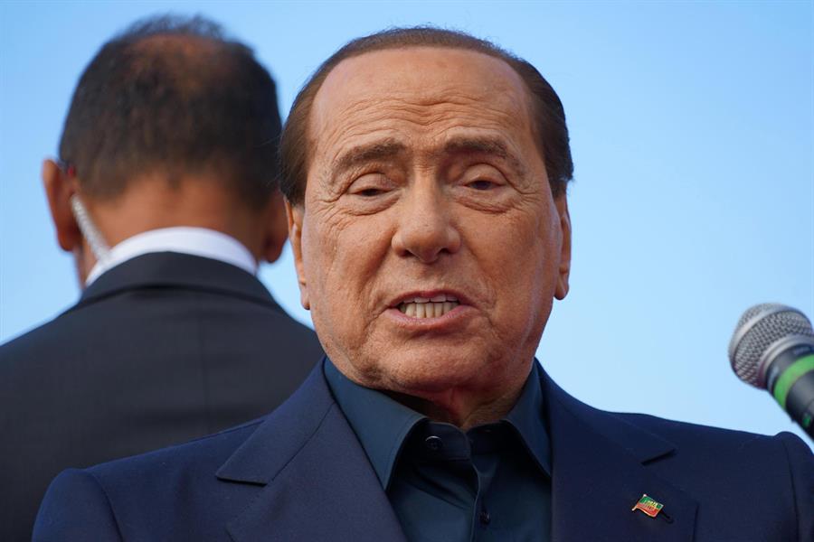 O ex-primeiro ministro italiano Silvio Berlusconi falando