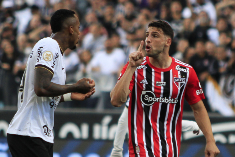 São Paulo marca no fim e arranca empate com o Corinthians - Jornal