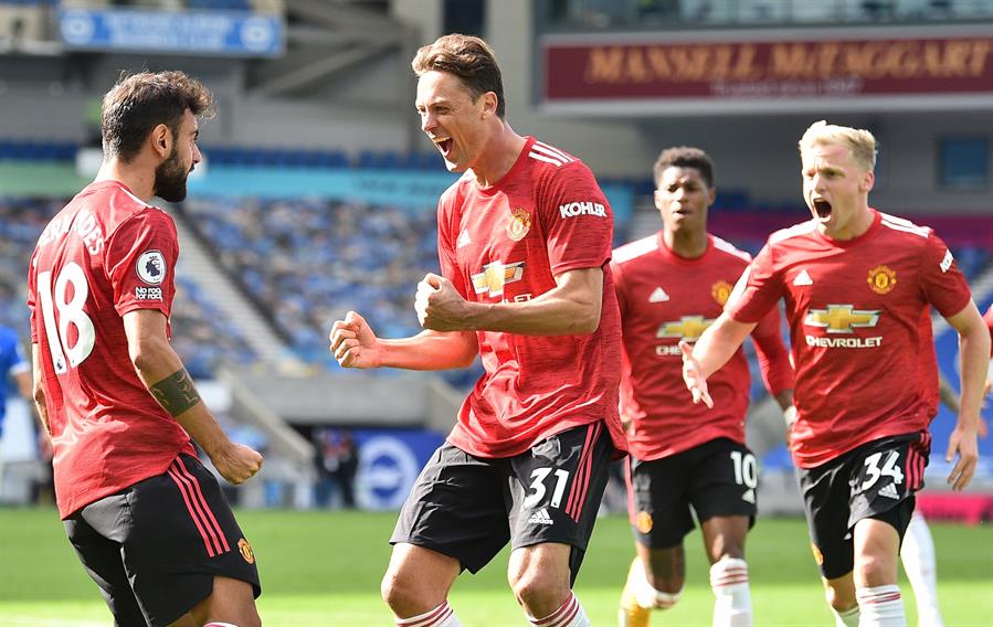 Com liderança garantida, Manchester United fica no empate com o