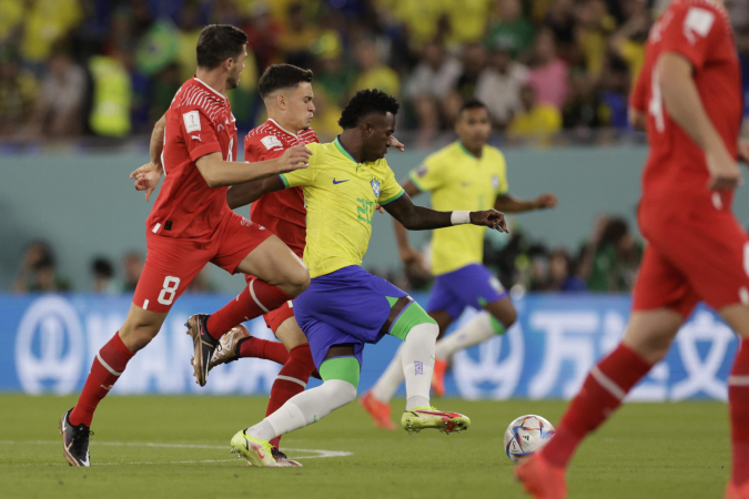 Vinicius Jr durante partida entre Brasil e Suíça