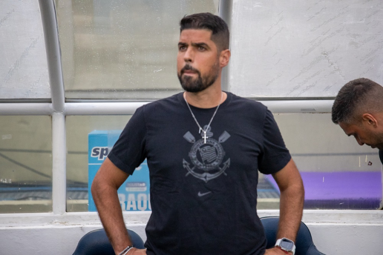Corinthians demite o técnico António Oliveira após derrota para o Palmeiras