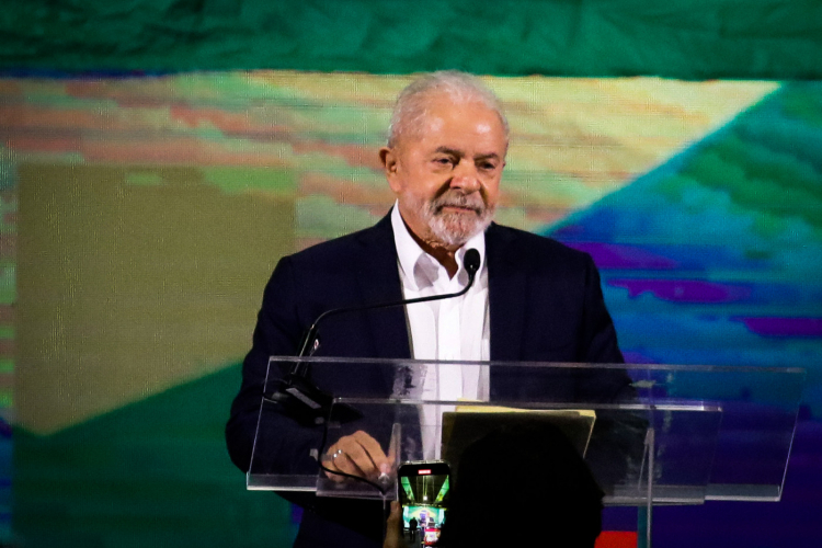 Lula discursando durante lançamento da chapa com Alckmin para as eleições 2022