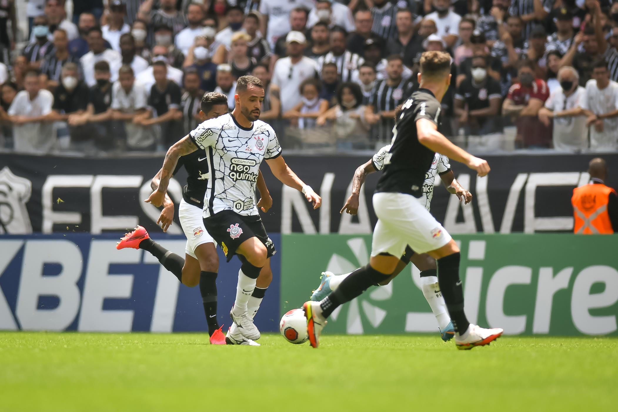 Lance do jogo entre Corinthians e RB Bragantino