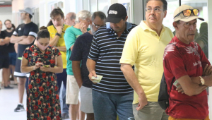 Fila de votação do primeiro turno das eleições 2022, em Recife