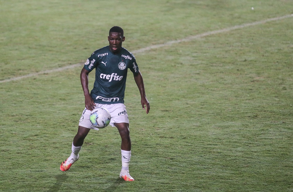 Patrick de Paula em ação com a camisa do Palmeiras