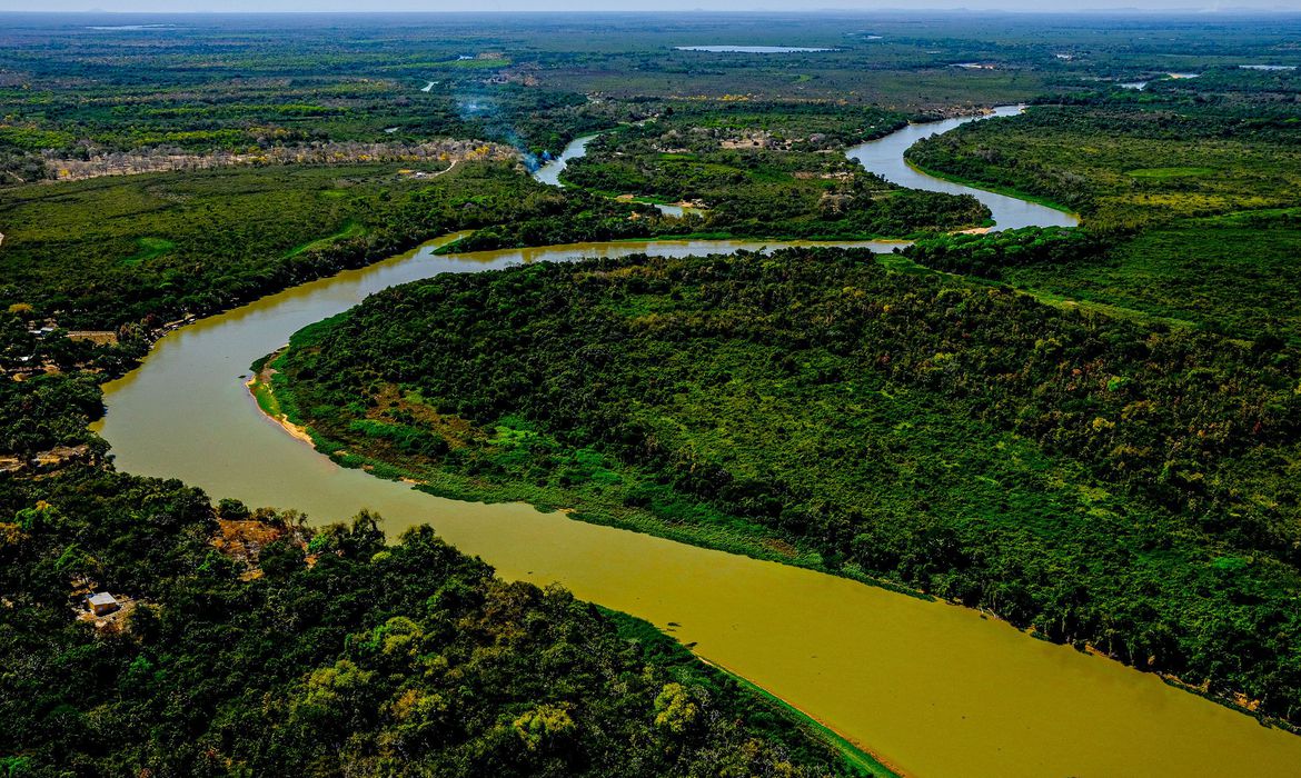 imagem aérea de rio