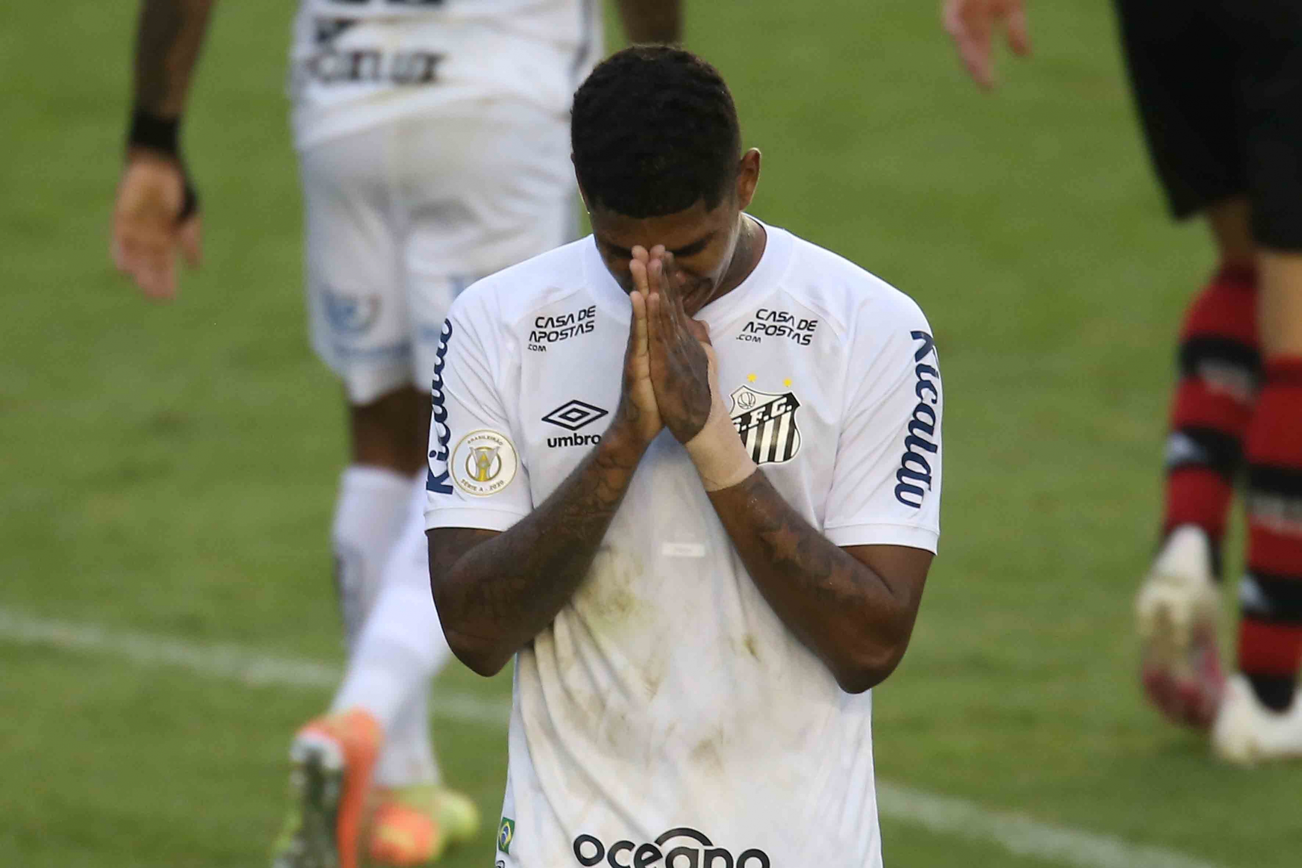 Raniel, jogador do Santos, é internado em Goiânia com trombose na perna |  Jovem Pan
