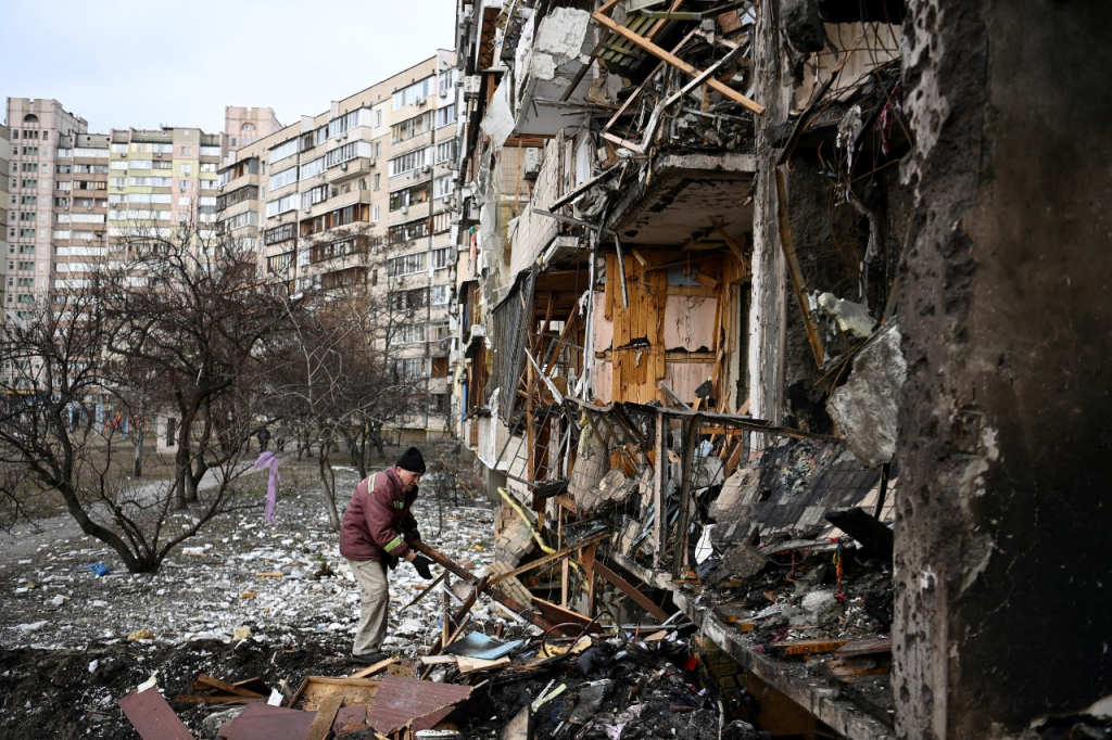Prédio destruído após bombardeio russo