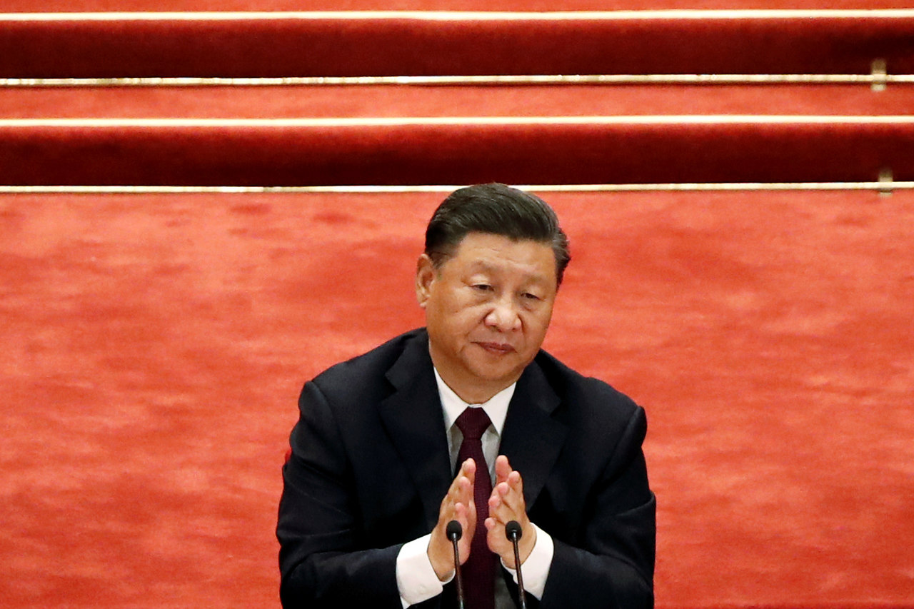 Xi Jinping de terno