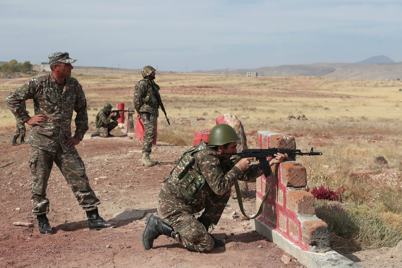 Arménia e Azerbaijão em guerra, Rússia, França e Estados Unidos pedem  cessar-fogo