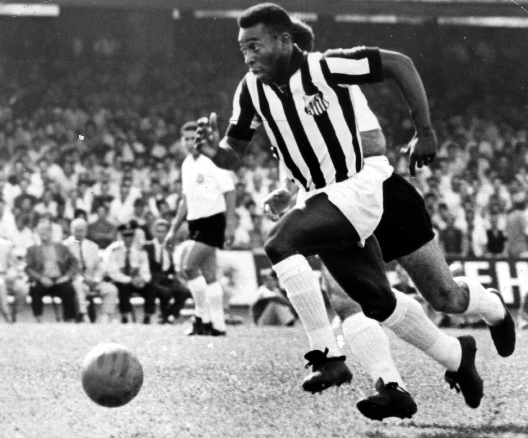 Pelé marcou mais de mil gols ao longo de sua carreira