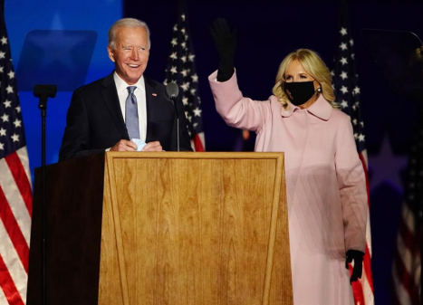 Com cinco estados indefinidos, Joe Biden segue à frente nos Estados Unidos