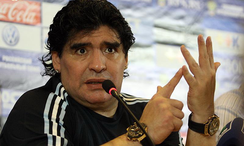 Maradona deixa anel da sorte avaliado em R$ 1,5 milhão de herança -  11/12/2020 - UOL Esporte