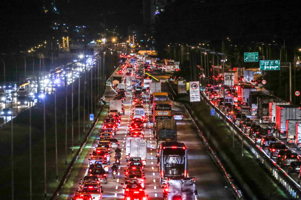 A 20 dias do Natal, Ruas do Brás, no Centro de SP, registram  congestionamento e lotação, São Paulo