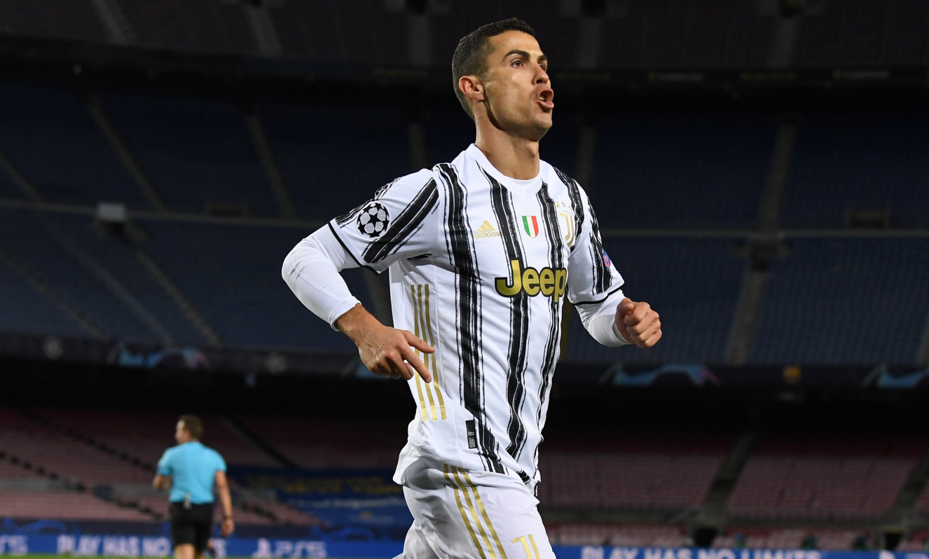 Cristiano Ronaldo correndo em jogo da Juventus