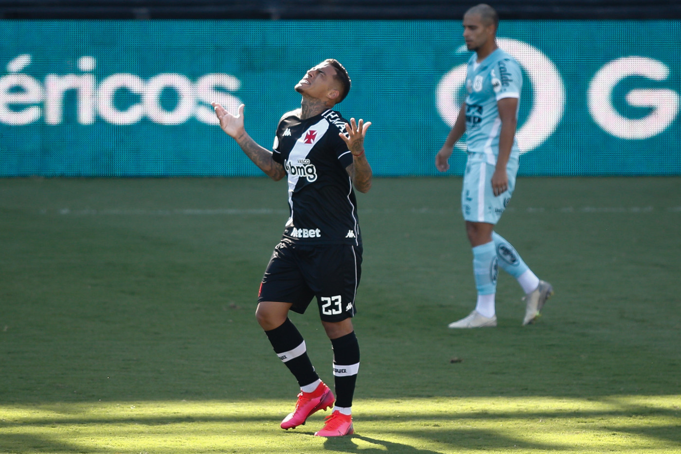 Entenda por que jogo entre Santos e Vasco é fundamental para os dois na  luta contra o rebaixamento - Fotos - R7 Futebol