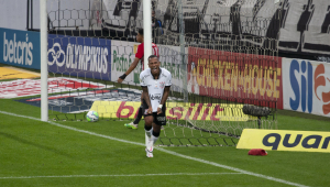 Corinthians vence clássico contra o São Paulo e sobe na tabela do Brasileirão