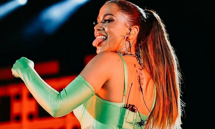 Encheção de linguiça desnecessária”, diz Anitta sobre nova