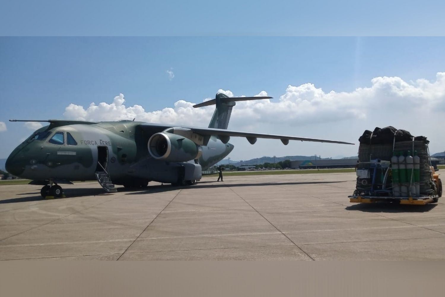 Avião da FAB leva ajuda humanitária para a Ucrânia e resgata
