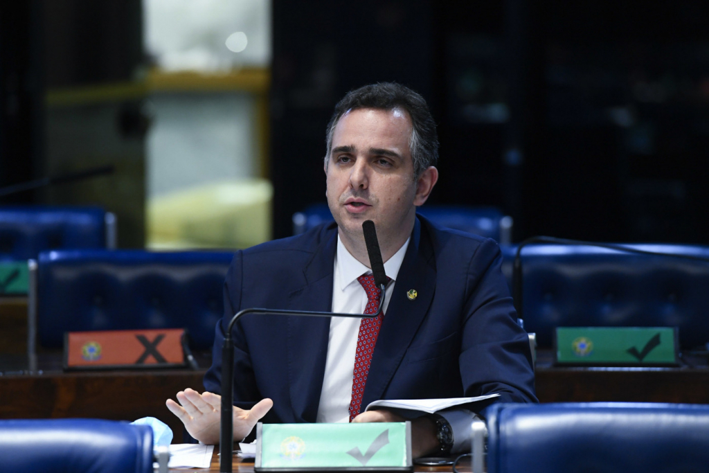 Rodrigo Pacheco no plenário do Senado