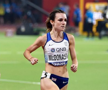 corredora Saraha Mcdonald durante prova de atletismo