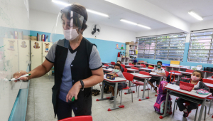 Câmara aprova projeto que proíbe suspensão de aulas presenciais na pandemia