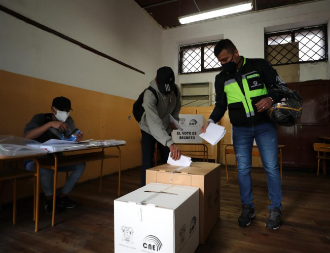 Mais de 900 pessoas são detidas em operações de segurança eleitoral no Equador