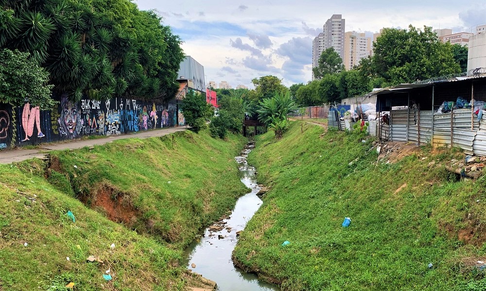 Em São Paulo, descaso com a Praça da Sé assusta moradores e visitantes