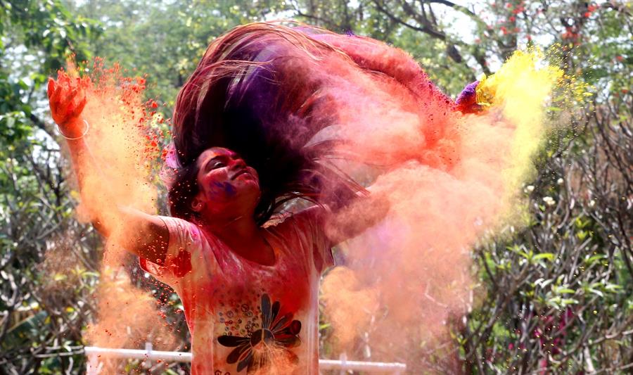 Festival Holi, na Índia, gera preocupação em meio à pandemia da Covid-19