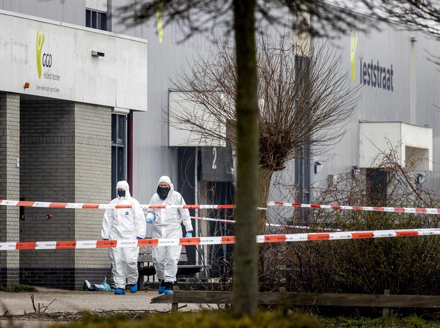 Especialistas investigam ataque com bomba em centro de testes de Covid-19 na Holanda