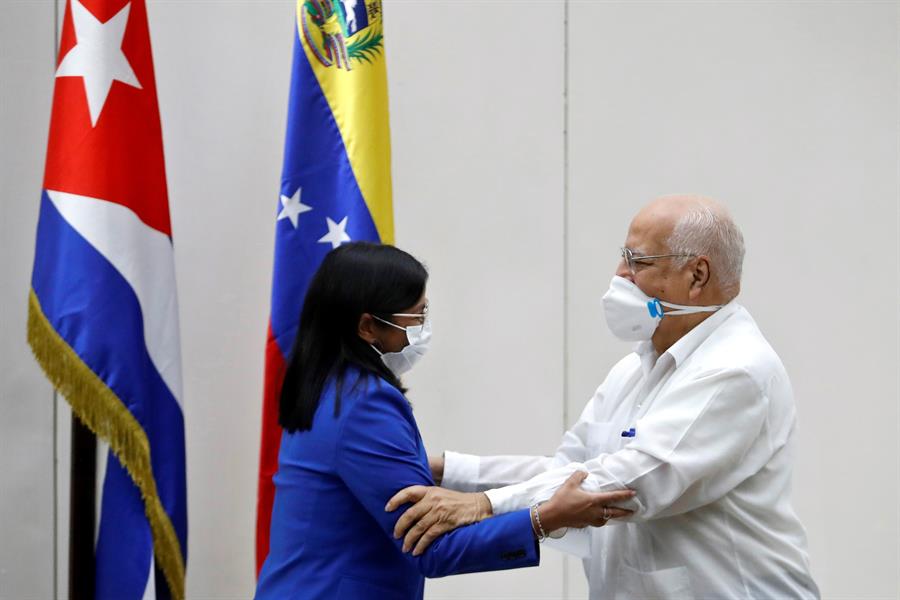 Vice-presidente da Venezuela, Delcy Rodríguez, e vice-primeiro-ministro de Cuba, Ricardo Cabrisas, assinaram acordo de cooperação alimentar