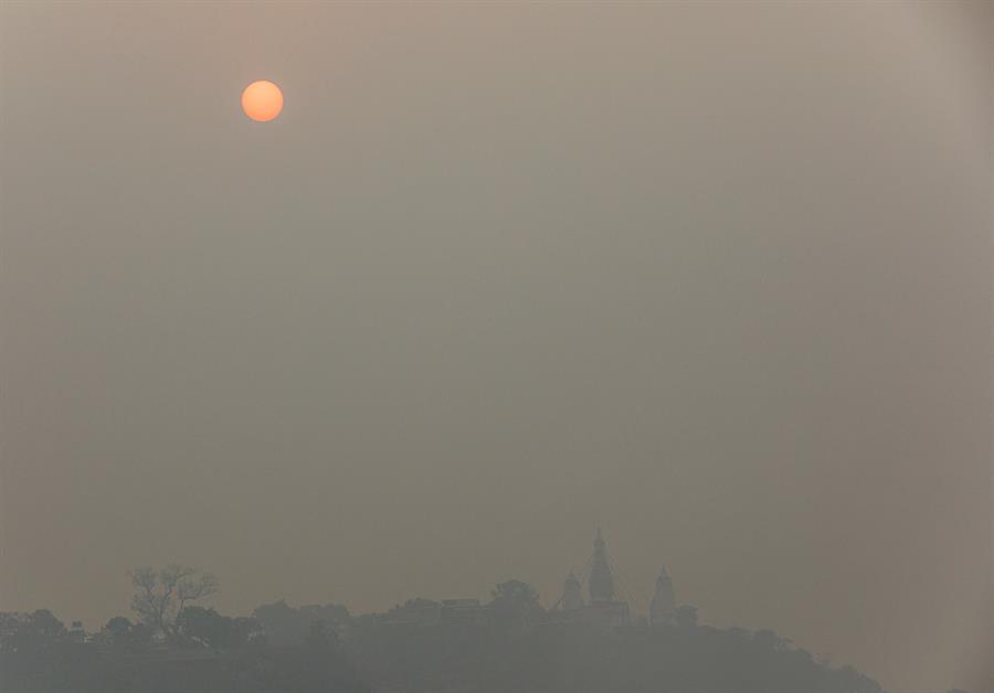 Nuvem de poluição atinge Kathmandu, capital do Nepal