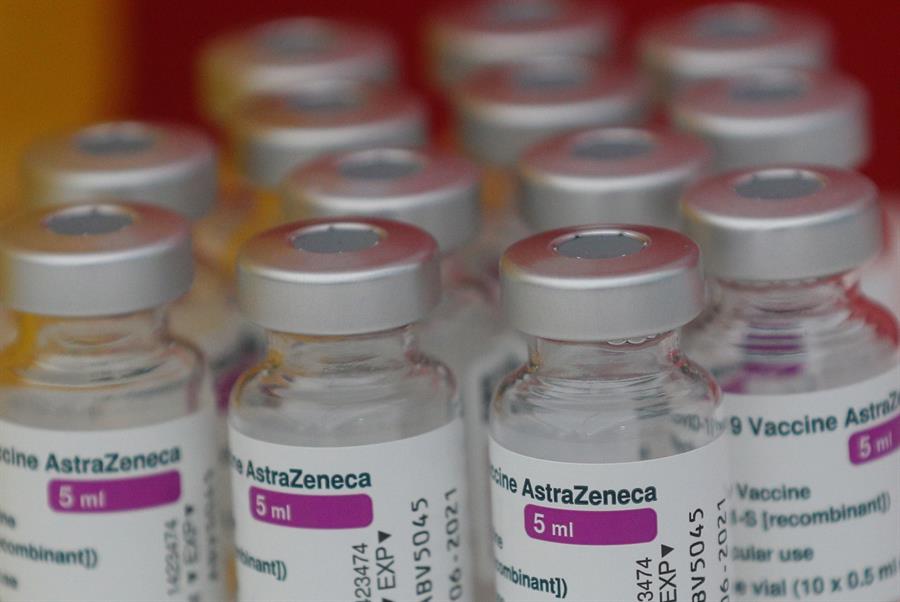 Frascos da vacina contra a Covid-19 produzida pela AstraZeneca