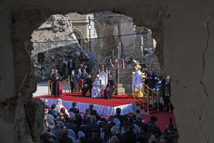 Papa Francisco realiza missa na cidade de Mosul, destruída pelo Estado Islâmico