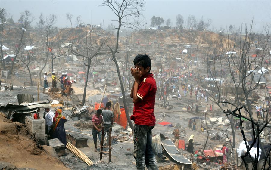 Incêndio em campos de refugiados em Bangladesh deixa 45 mil desabrigados