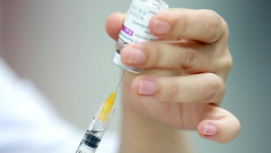 Vacina contra Covid-19 desenvolvida pela AstraZeneca em parceria com a Universidade de Oxford