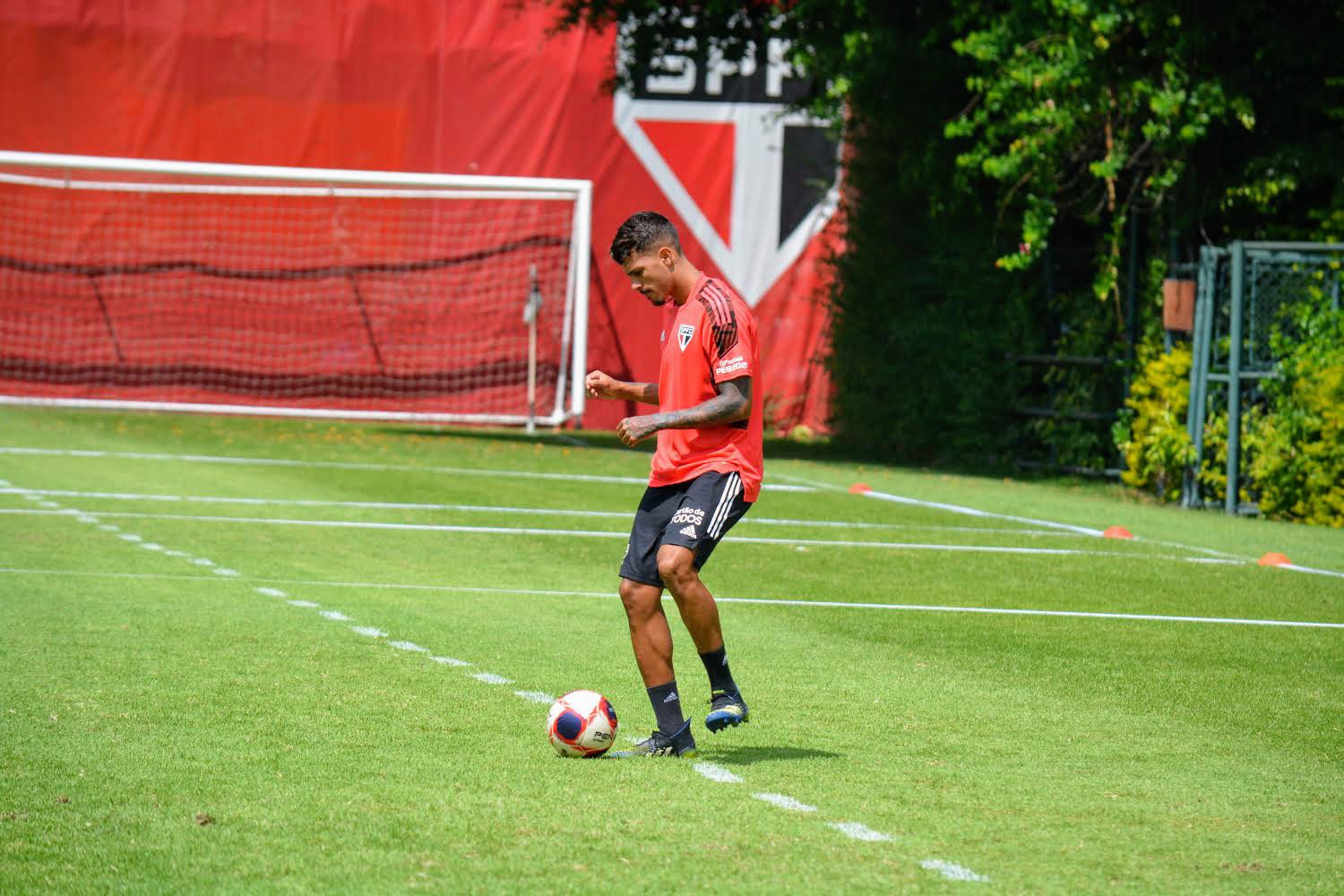 Diego Costa durante treinamento no São Paulo