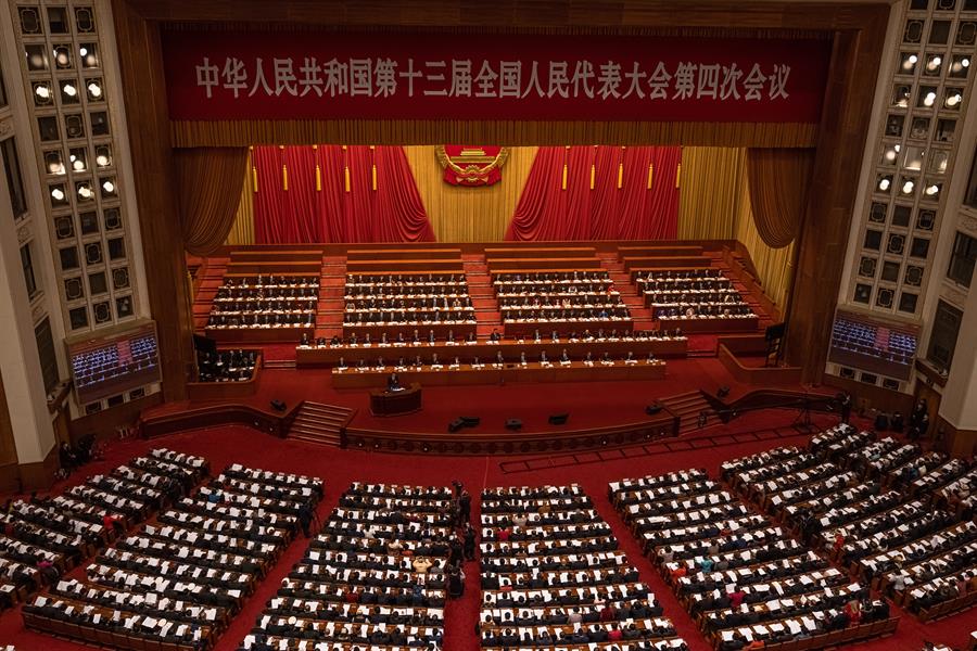 O primeiro-ministro Li Keqiang discursa durante abertura de sessão do Congresso Nacional do Povo em Pequim, na China