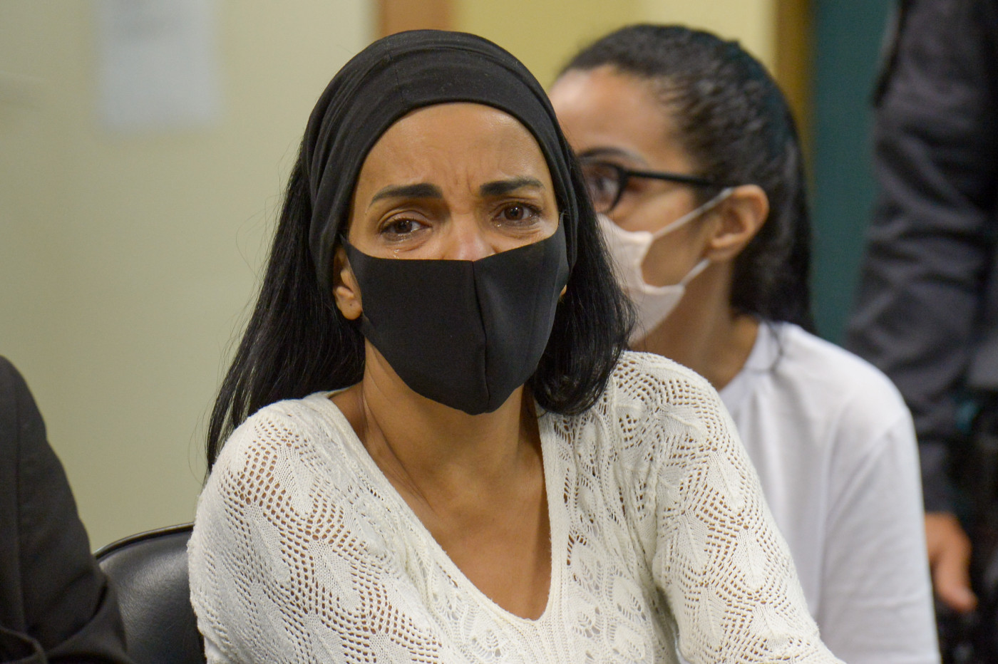 Deputada federal Flordelis utiliza máscara durante audiência no Fórum de Niterói