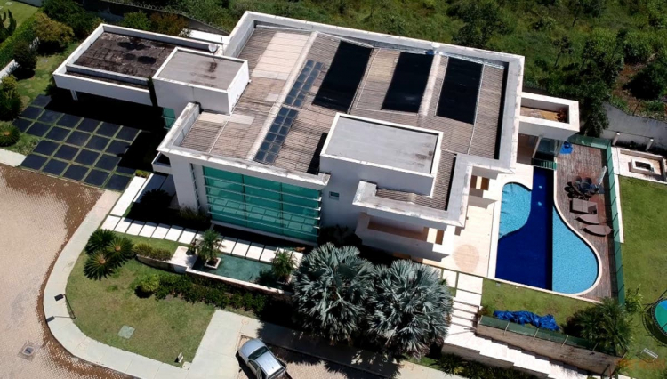 Print de vídeo de divulgação da construtora/ mansão de Flávio Bolsonaro
