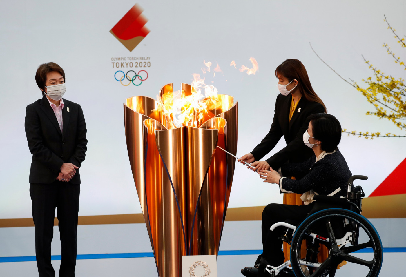 Revezamento da tocha olímpica no Japão
